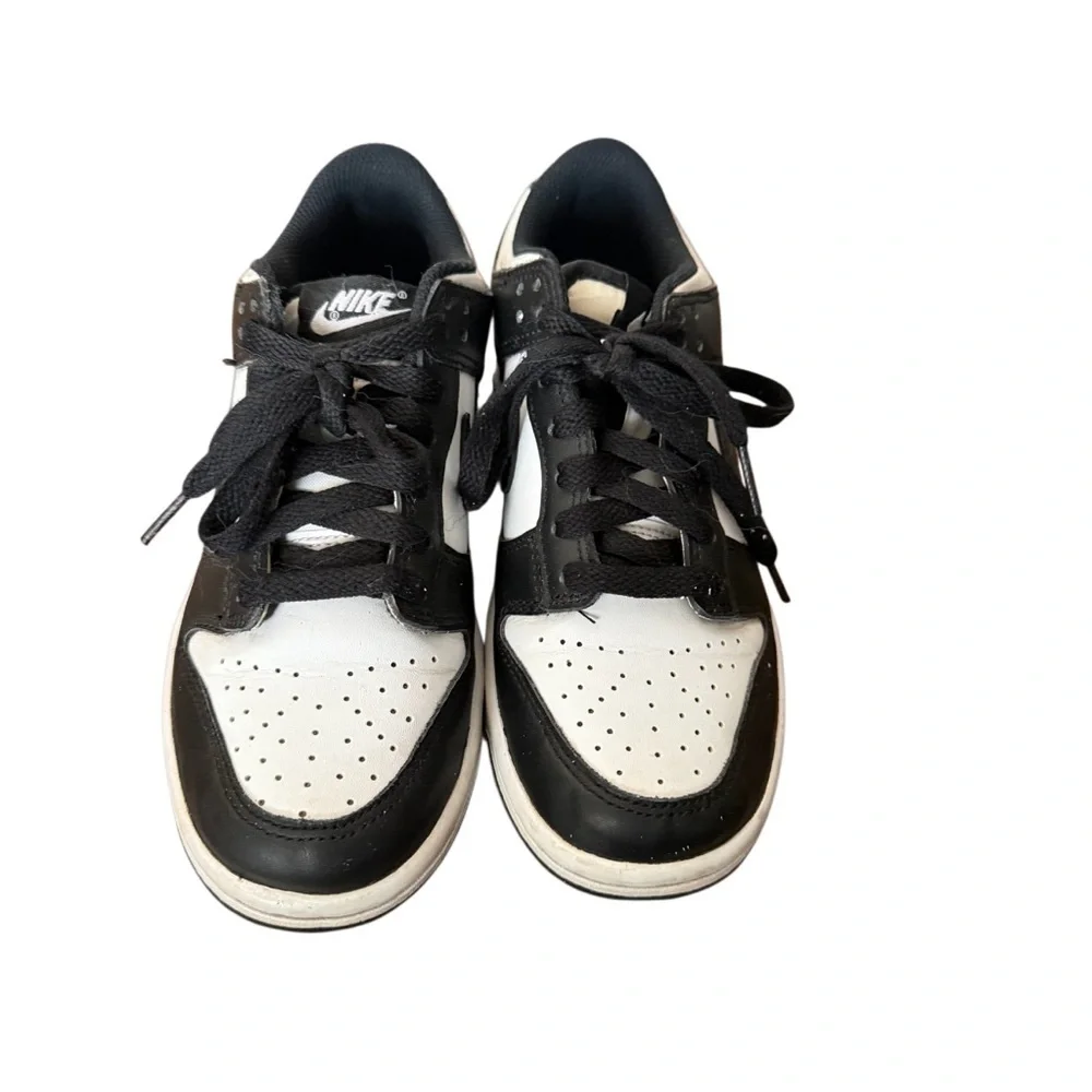 Nike Youth Panda Dunks Classic Black and White SneakersSize 4.5